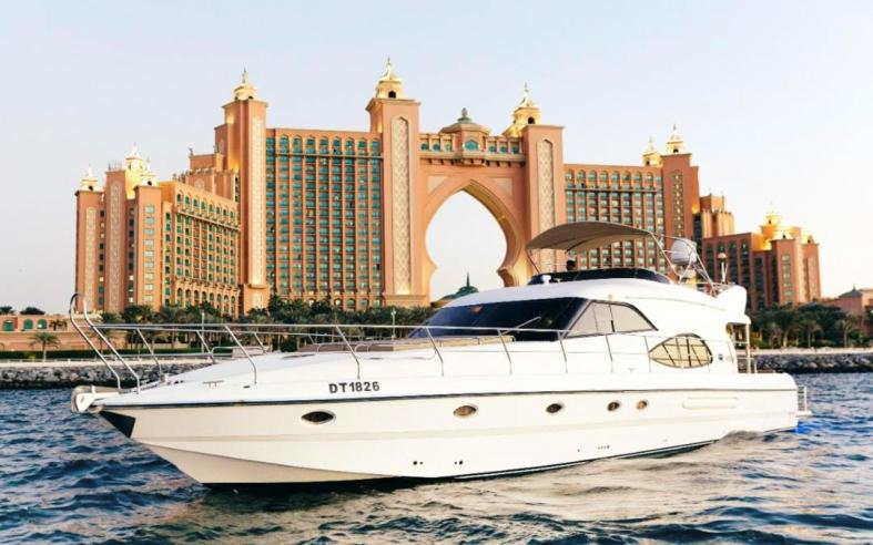 How to Choose the Right Yacht Size for Your Group in Dubai